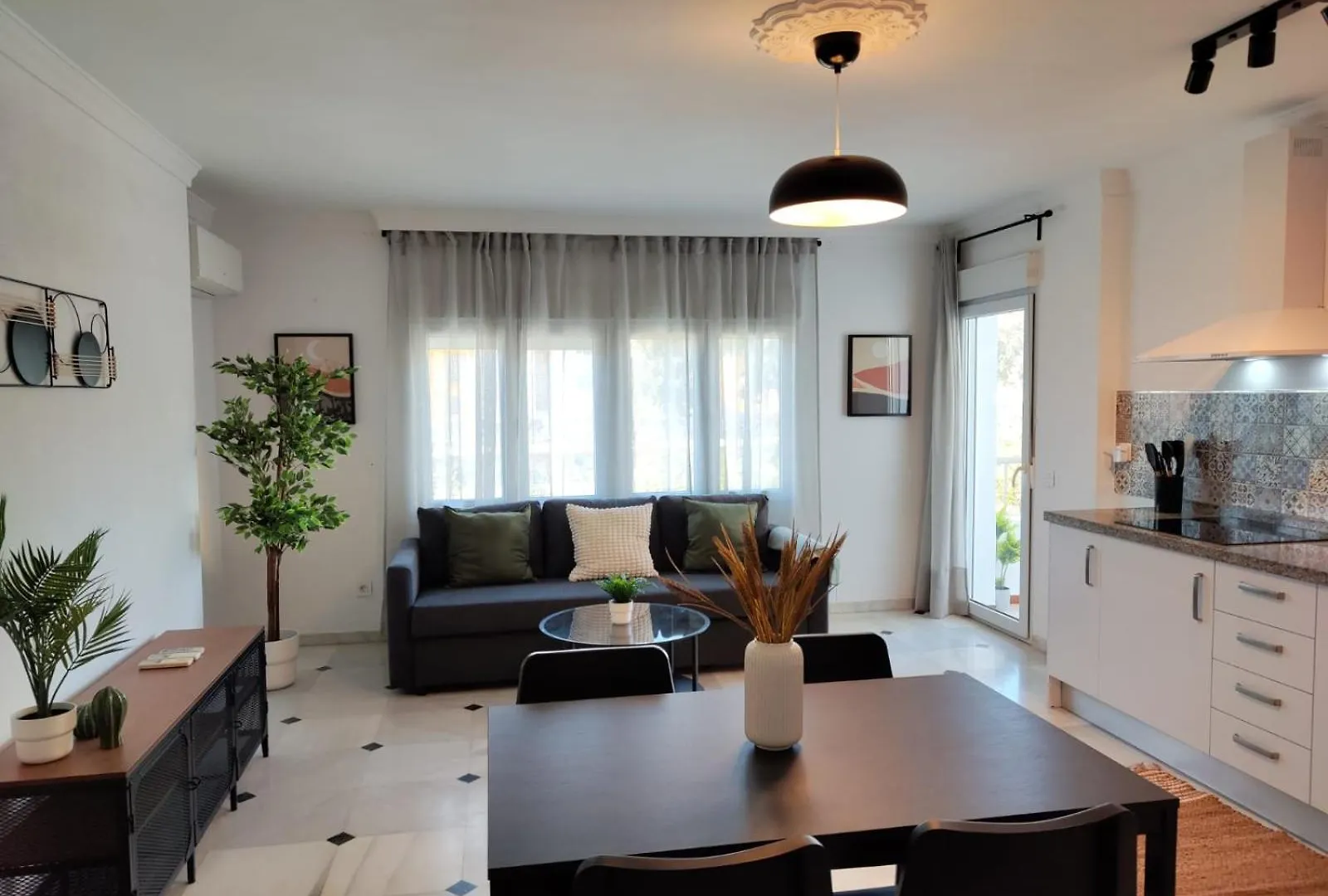 Apartment Wintowinrentals Your Home Steps From The Center Malaga