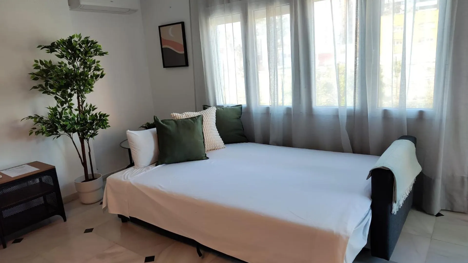 Wintowinrentals Your Home Steps From The Center Malaga Apartment